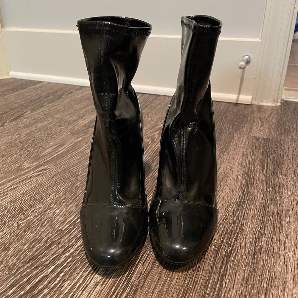Patent leather heeled boots